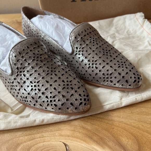 NIB TRASK FARRAH PERFORATED FLATS 7 PEWTER METALLIC LASER CUT LOAFER CASUAL - Picture 4 of 11